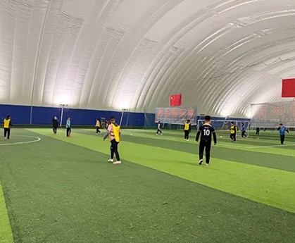 九游体育APP-燃动民间足球活力 献礼大连万亿GDP 世纪体育不老松vs年轻企业家|足球队|赛事|足球赛|工商联|民营企业家_新浪体育_新浪新闻