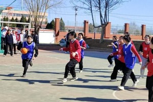九游体育官网-顺义村校办起女生专属的“橄榄球班超”|顺义区张镇中学|北京市|学校|联赛|赛事_新浪新闻